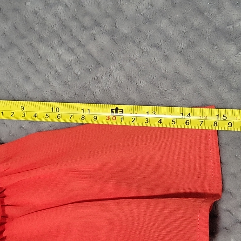 Beautiful polyester top (L) - Picture 4 of 5